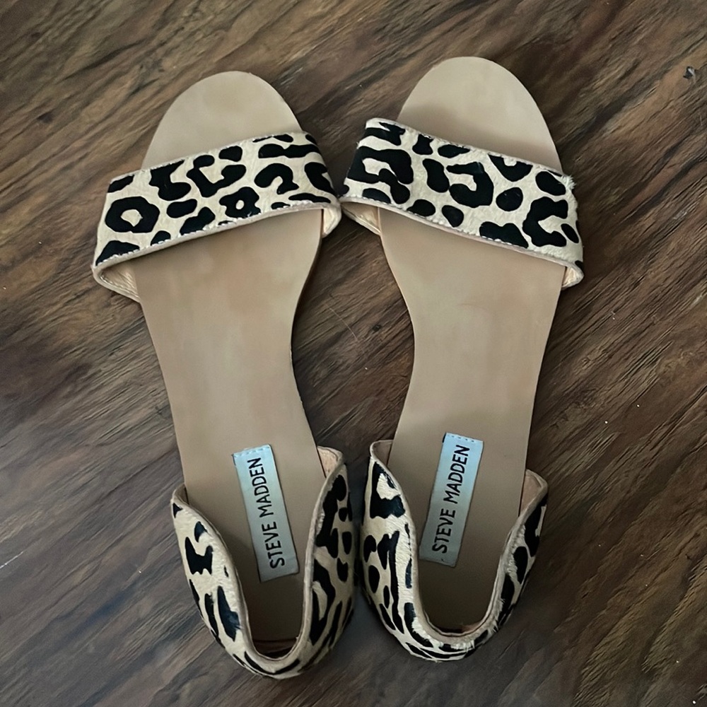 Steve Madden flats/sandals
